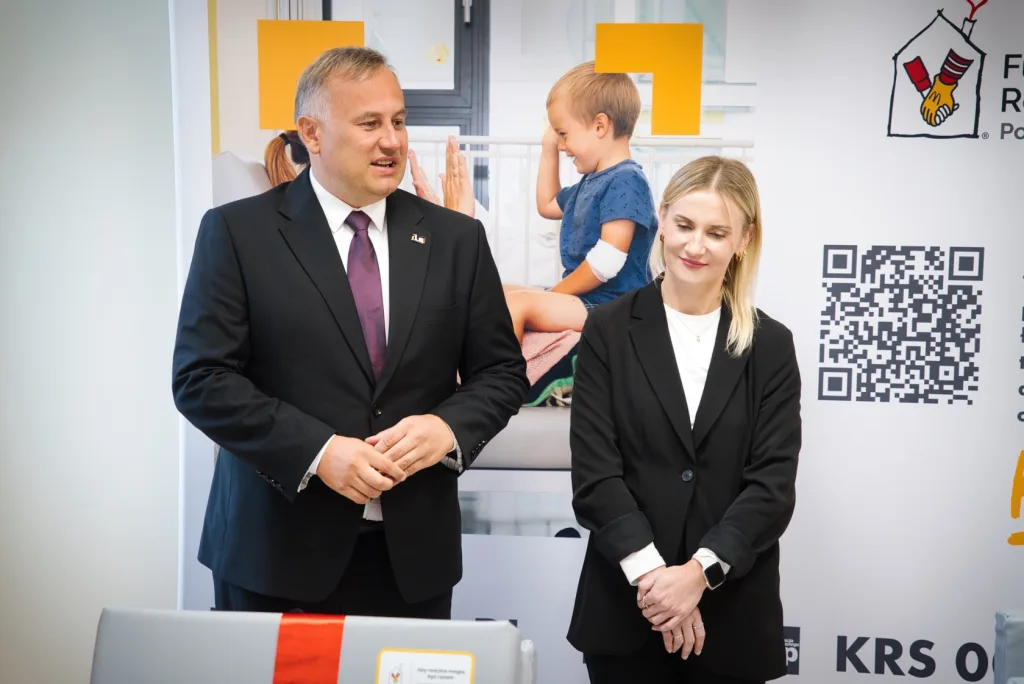 Łóżka dla rodziców małych pacjentów w szpitalu w Skierniewicach – Fundacja przekazała 8 zestawów 33 dsc03549