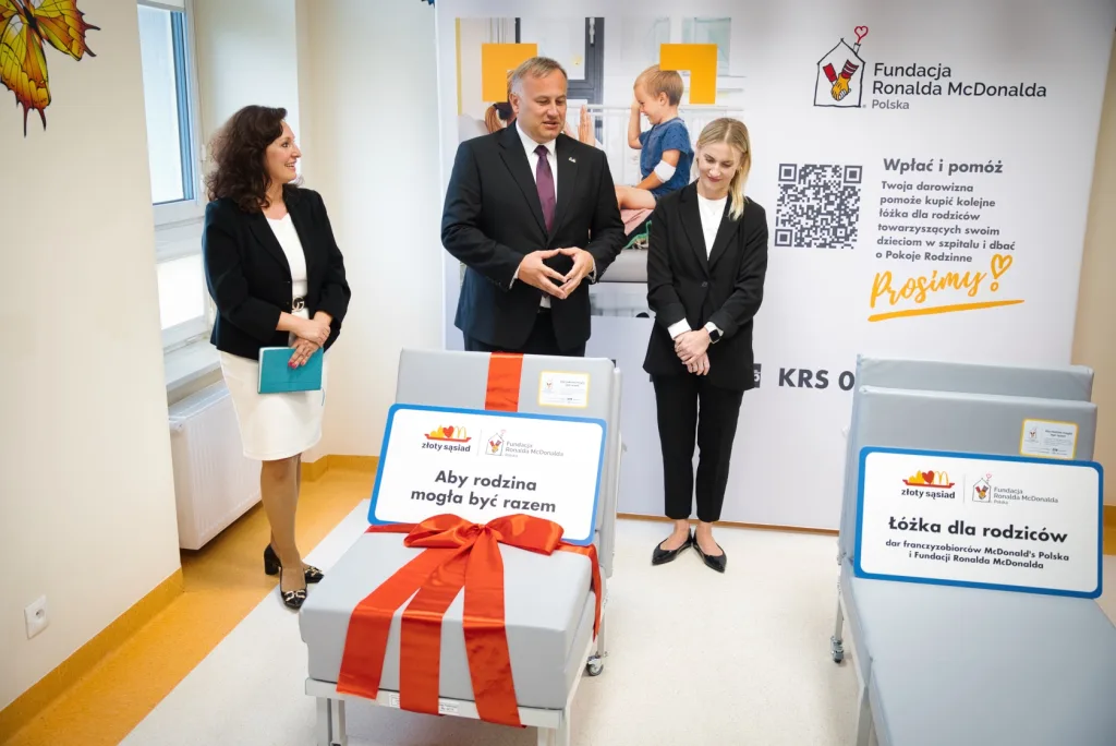 Łóżka dla rodziców małych pacjentów w szpitalu w Skierniewicach – Fundacja przekazała 8 zestawów 33 dsc03551