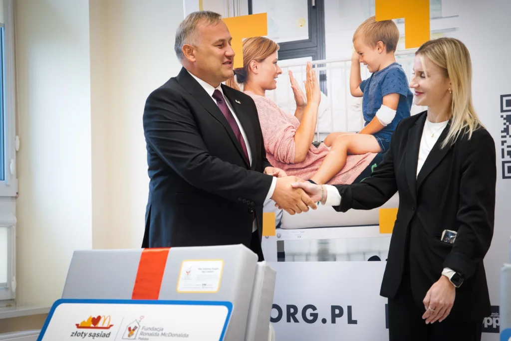 Łóżka dla rodziców małych pacjentów w szpitalu w Skierniewicach – Fundacja przekazała 8 zestawów 33 dsc03559