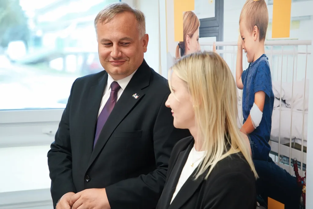 Łóżka dla rodziców małych pacjentów w szpitalu w Skierniewicach – Fundacja przekazała 8 zestawów 33 dsc03571