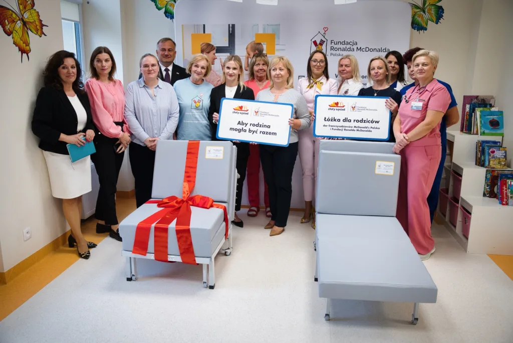 Łóżka dla rodziców małych pacjentów w szpitalu w Skierniewicach – Fundacja przekazała 8 zestawów 7 dsc03605