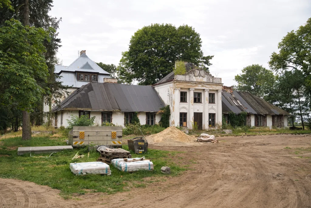Dwór w Woli Pękoszewskiej – perła Łódzkiego czeka na renowację 37 dsc08638