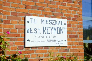 na terenie powiatu skierniewickiego uroczyste odsloniecie pomnika reymonta w lipcach reymontowskich 1 z 58