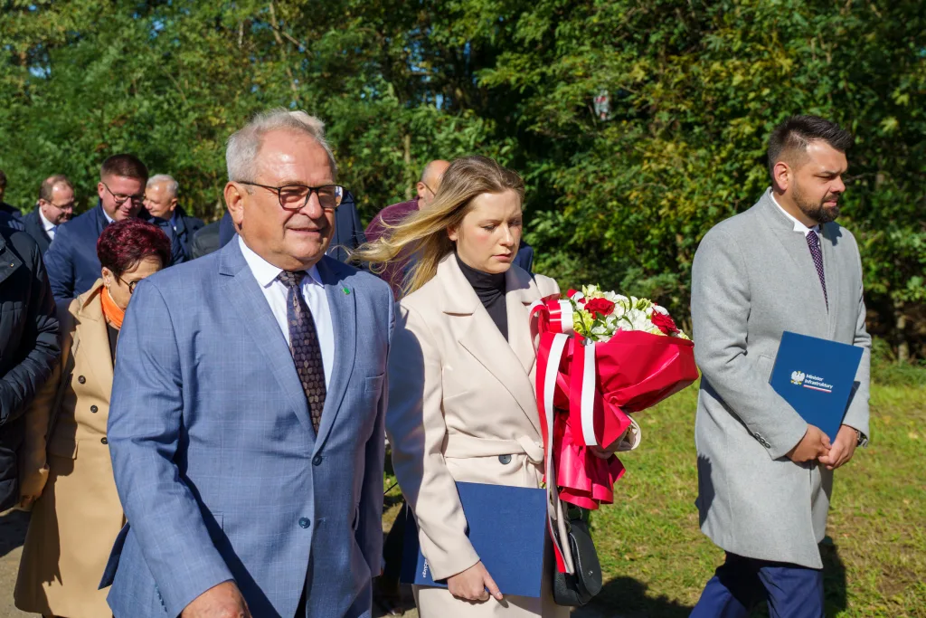 na terenie powiatu skierniewickiego uroczyste odsloniecie pomnika reymonta w lipcach reymontowskich 13 z 58