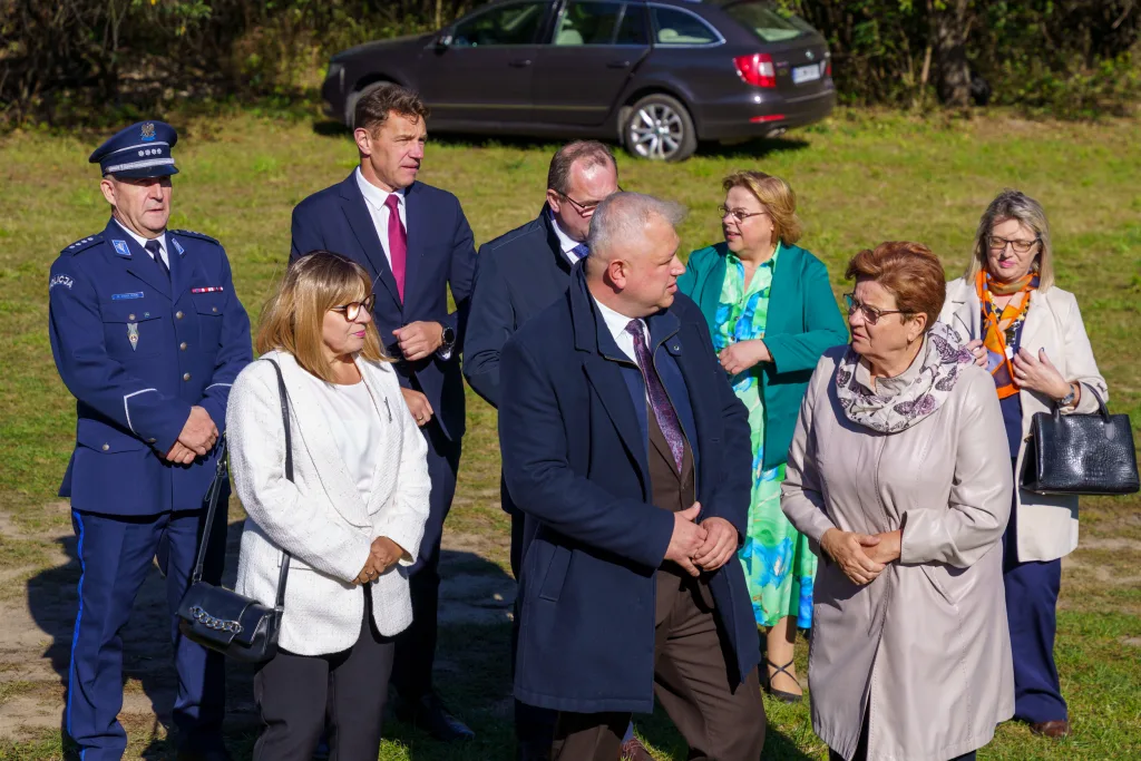 na terenie powiatu skierniewickiego uroczyste odsloniecie pomnika reymonta w lipcach reymontowskich 15 z 58