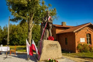 na terenie powiatu skierniewickiego uroczyste odsloniecie pomnika reymonta w lipcach reymontowskich 2 z 58