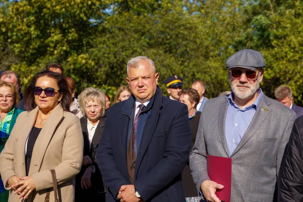 Pomnik Reymonta odsłonięty w Lipcach – zdjęcia z wydarzenia 38 na terenie powiatu skierniewickiego uroczyste odsloniecie pomnika reymonta w lipcach reymontowskich 20 z 58