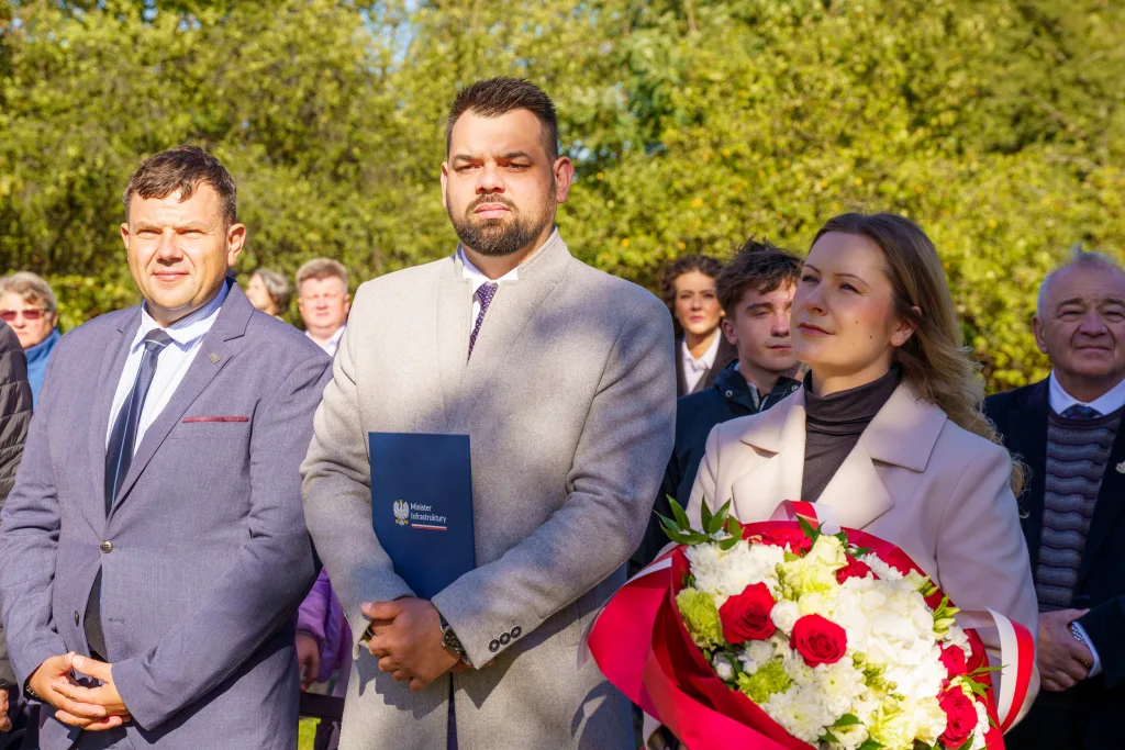 na terenie powiatu skierniewickiego uroczyste odsloniecie pomnika reymonta w lipcach reymontowskich 21 z 58