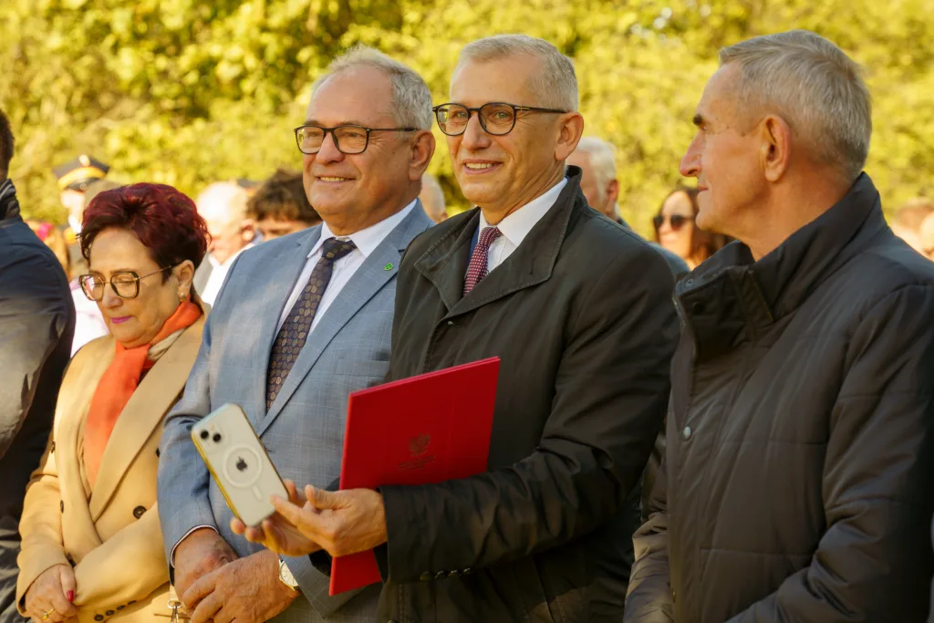 na terenie powiatu skierniewickiego uroczyste odsloniecie pomnika reymonta w lipcach reymontowskich 24 z 58