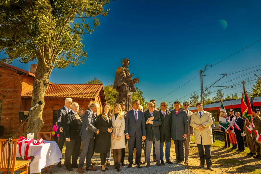 na terenie powiatu skierniewickiego uroczyste odsloniecie pomnika reymonta w lipcach reymontowskich 27 z 58