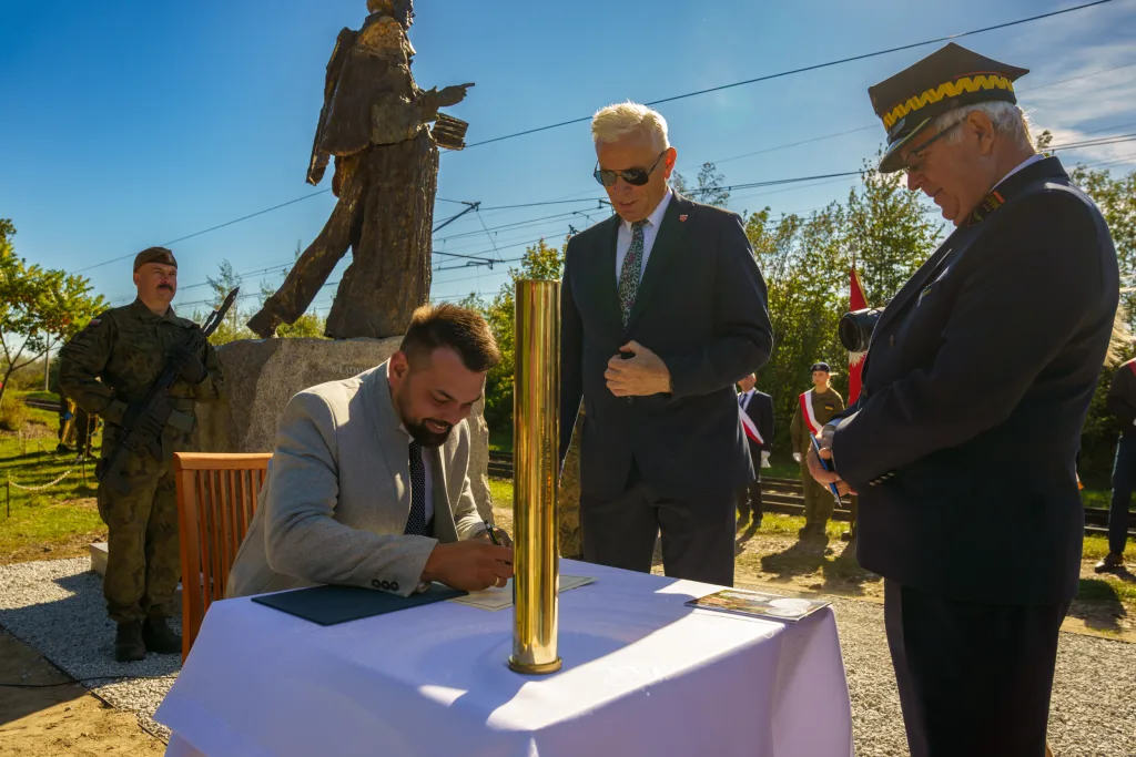 na terenie powiatu skierniewickiego uroczyste odsloniecie pomnika reymonta w lipcach reymontowskich 33 z 58