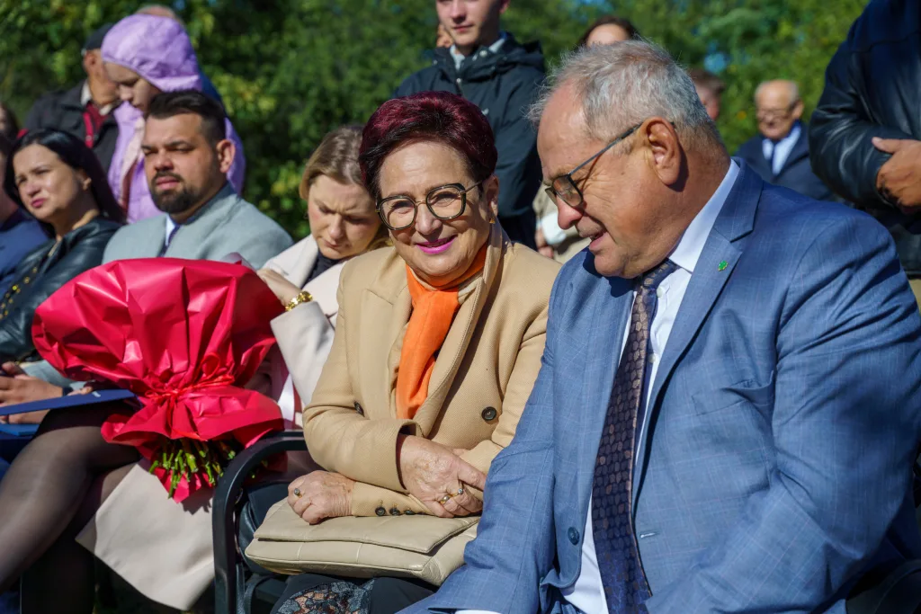 na terenie powiatu skierniewickiego uroczyste odsloniecie pomnika reymonta w lipcach reymontowskich 42 z 58