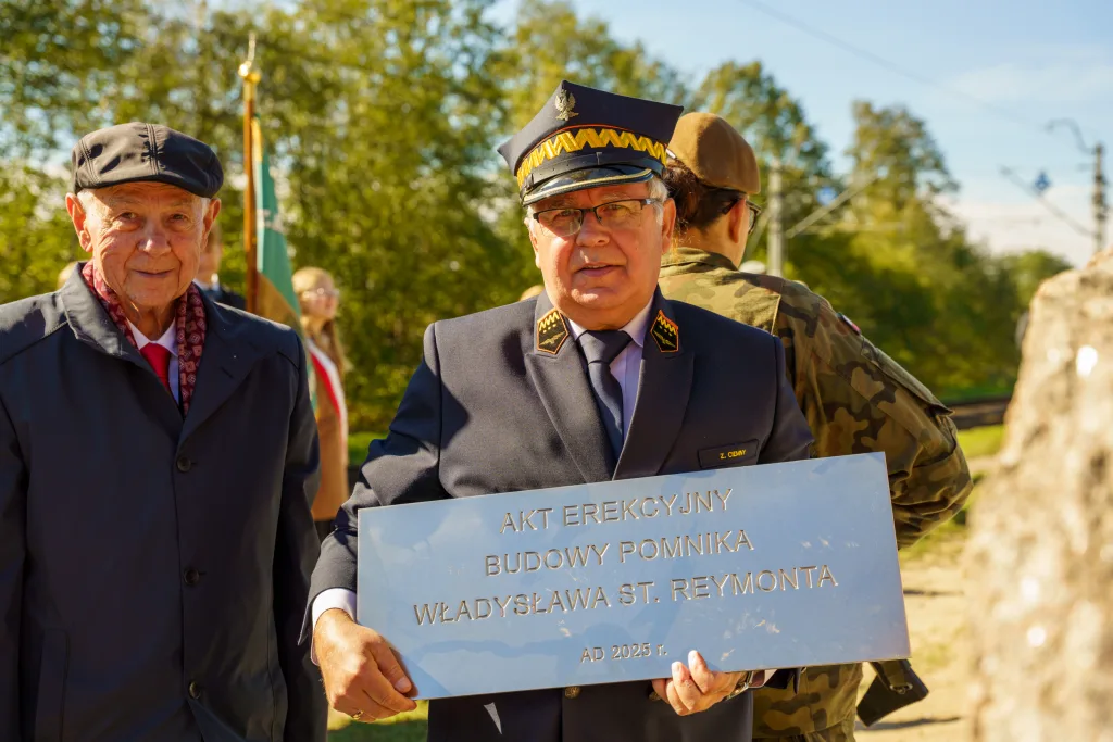 na terenie powiatu skierniewickiego uroczyste odsloniecie pomnika reymonta w lipcach reymontowskich 51 z 58