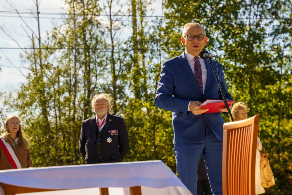 na terenie powiatu skierniewickiego uroczyste odsloniecie pomnika reymonta w lipcach reymontowskich 52 z 58