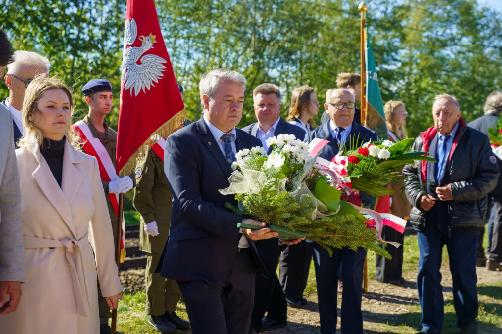 na terenie powiatu skierniewickiego uroczyste odsloniecie pomnika reymonta w lipcach reymontowskich 55 z 58