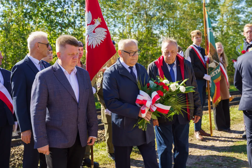 na terenie powiatu skierniewickiego uroczyste odsloniecie pomnika reymonta w lipcach reymontowskich 56 z 58