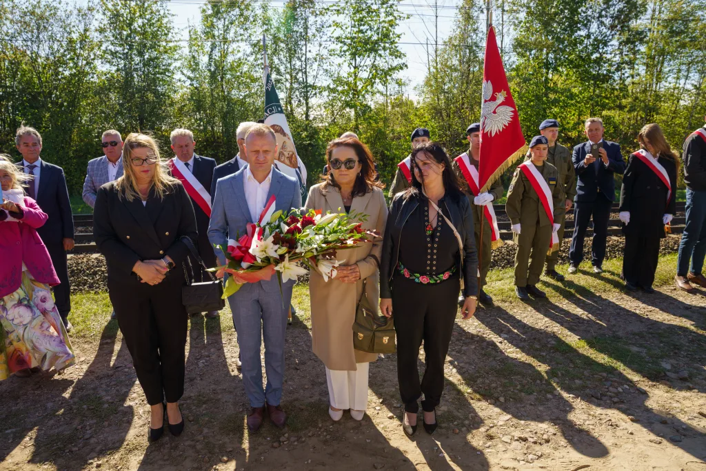 na terenie powiatu skierniewickiego uroczyste odsloniecie pomnika reymonta w lipcach reymontowskich 58 z 58