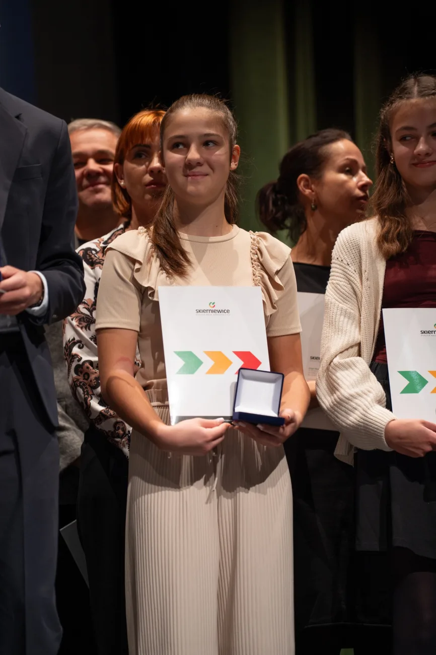 Stypendia Prezydenta Skierniewic rozdane - ponad 250 uczniów wyróżnionych 33 573330090 1680699759933851 2339296286217512565 n