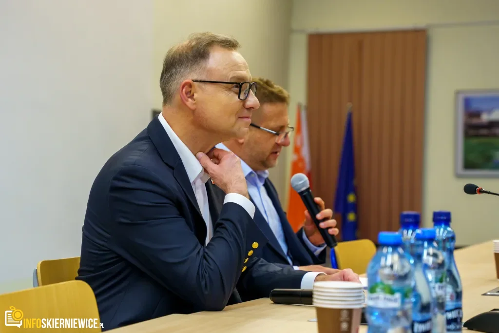 andrzej duda w skierniewicach rozmowa po spotkaniu w auli ans 2 z 40 1024x683 watermarked large