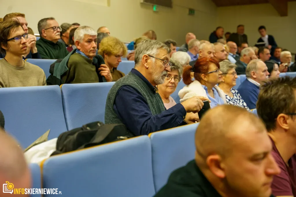 Pełna Aula przywitała Andrzeja Dudę. Zobaczcie FOTO i co powiedział Prezydent lokalnym mediom 33 andrzej duda w skierniewicach rozmowa po spotkaniu w auli ans 23 z 40 1024x683 watermarked large