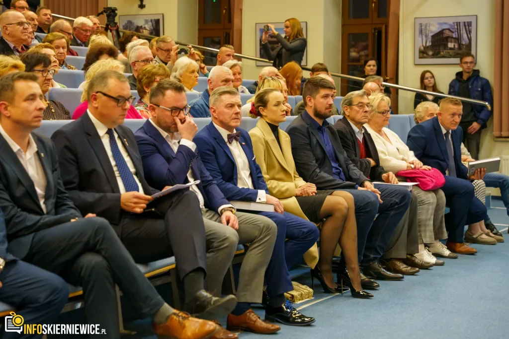 Pełna Aula przywitała Andrzeja Dudę. Zobaczcie FOTO i co powiedział Prezydent lokalnym mediom 33 andrzej duda w skierniewicach rozmowa po spotkaniu w auli ans 33 z 40 1024x683 watermarked large