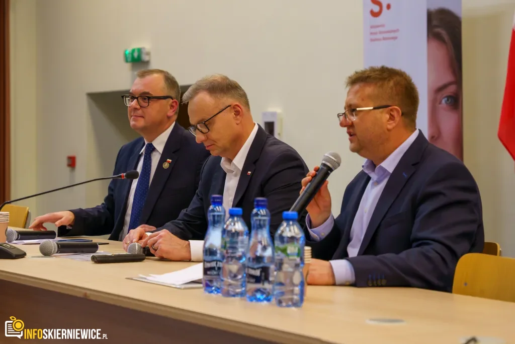 andrzej duda w skierniewicach rozmowa po spotkaniu w auli ans 37 z 40 1024x683 watermarked large