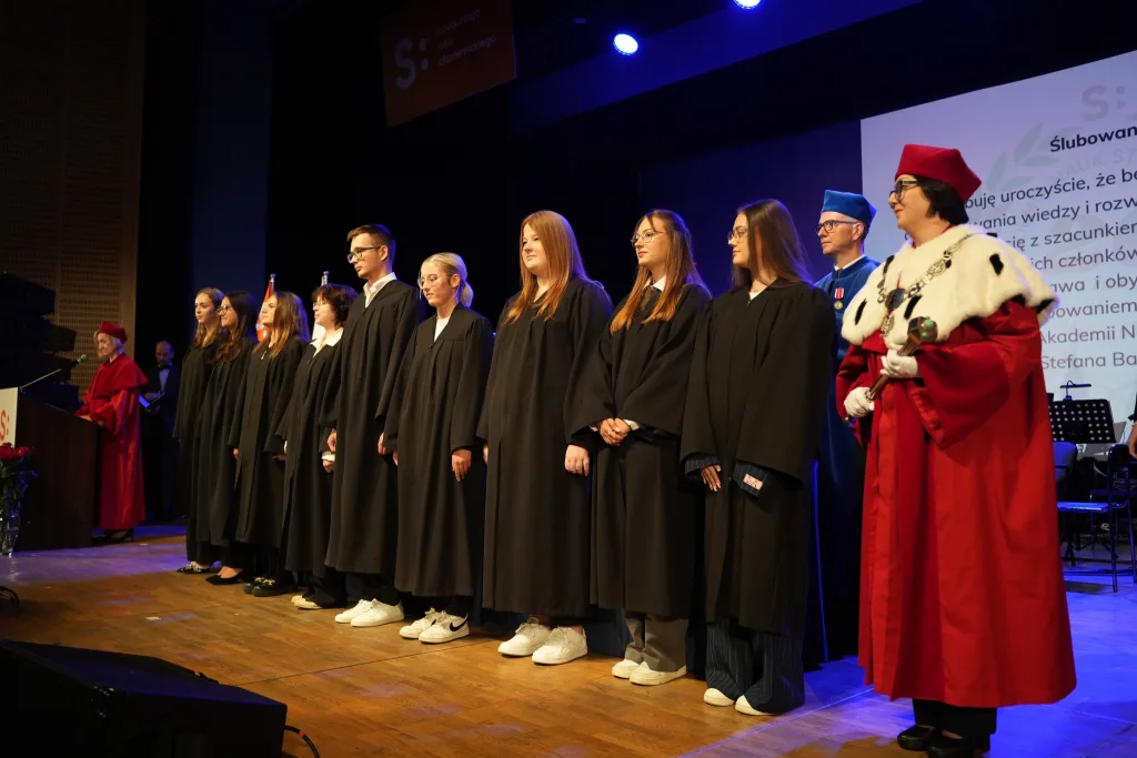 Inauguracja roku akademickiego ANS Stefana Batorego w Kinoteatrze Polonez 1 inauguracja roku akademickiego ans stefana batorego w kinoteatrze polonez1651755819494912