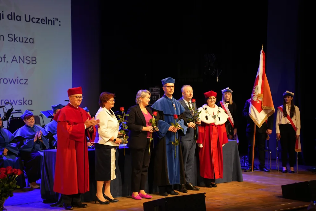 Inauguracja roku akademickiego ANS Stefana Batorego w Kinoteatrze Polonez 33 inauguracja roku akademickiego ans stefana batorego w kinoteatrze polonezinauguracja roku akademickiego ans stefana batorego w kinoteatrze polonez1651755496161611