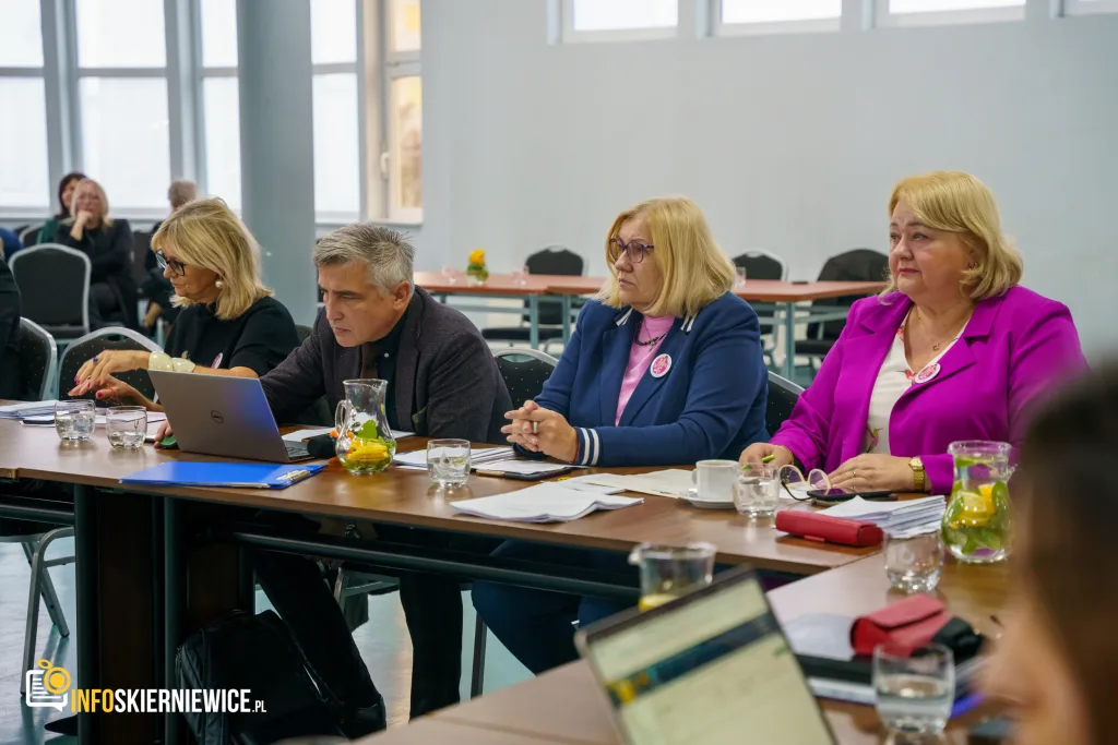 XIV sesja Rady Miasta Skierniewice 34 na terenie xiv sesja rady miasta skierniewice 9 pazdziernika 2025 r powiatu skierniewickiego uroczyste odsloniecie pomnika reymonta w lipcach reymontowskich 14 z 25