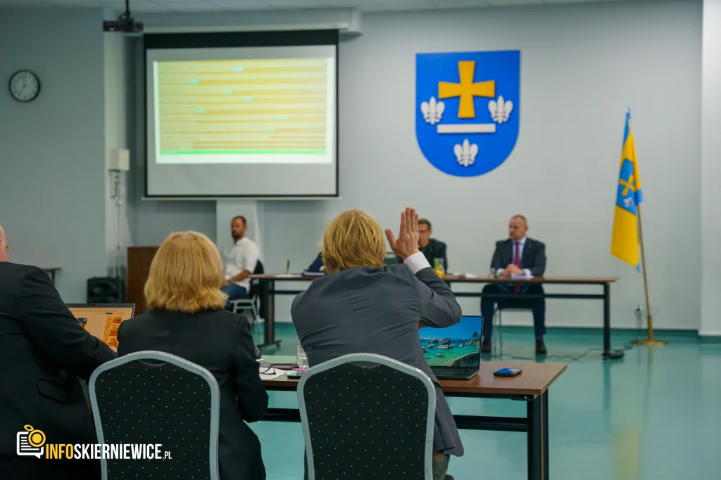 na terenie xiv sesja rady miasta skierniewice 9 pazdziernika 2025 r powiatu skierniewickiego uroczyste odsloniecie pomnika reymonta w lipcach reymontowskich 17 z 25