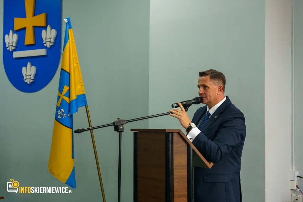 na terenie xiv sesja rady miasta skierniewice 9 pazdziernika 2025 r powiatu skierniewickiego uroczyste odsloniecie pomnika reymonta w lipcach reymontowskich 21 z 25