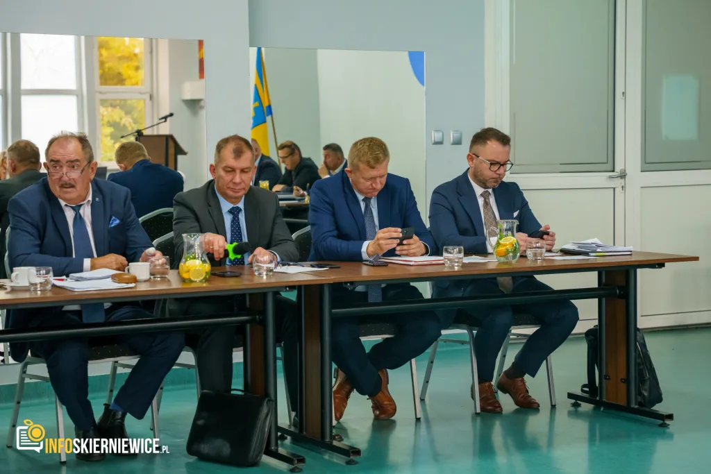 XIV sesja Rady Miasta Skierniewice 33 na terenie xiv sesja rady miasta skierniewice 9 pazdziernika 2025 r powiatu skierniewickiego uroczyste odsloniecie pomnika reymonta w lipcach reymontowskich 8 z 25