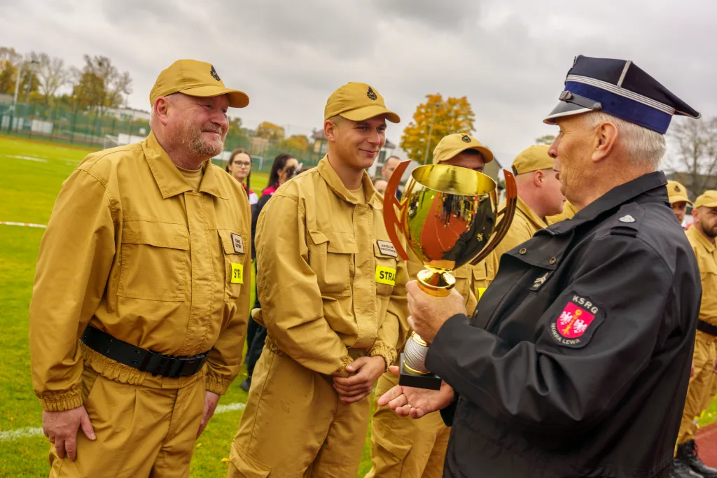 OSP Maków i OSP Wysokienice zdobywają złoto na Zawodach Sportowo-Pożarniczych Powiatu Skierniewickiego 35 osp makow i osp wysokienice triumfuja w zawodach sportowo pozarniczych powiatu skierniewickiego 2025 35 z 43
