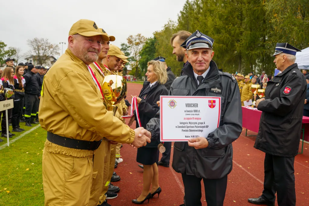 OSP Maków i OSP Wysokienice zdobywają złoto na Zawodach Sportowo-Pożarniczych Powiatu Skierniewickiego 36 osp makow i osp wysokienice triumfuja w zawodach sportowo pozarniczych powiatu skierniewickiego 2025 37 z 43