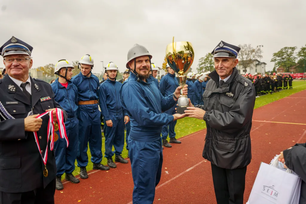 osp makow i osp wysokienice triumfuja w zawodach sportowo pozarniczych powiatu skierniewickiego 2025 42 z 43