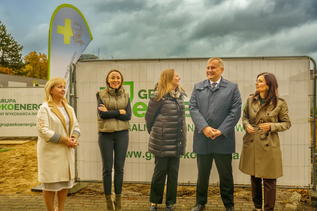 23 miliony złotych na zdrowie. ZOL w Skierniewicach zaczyna budowę. Zobacz zdjęcia z uroczystości 33 rozpoczynamy budowe nowoczesnego zakladu opiekunczo leczniczego w skierniewicach 7 z 39