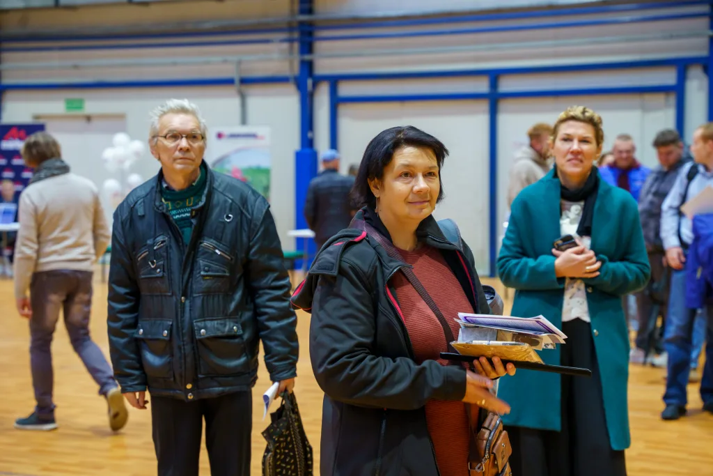 targi pracy 2025 zdjecia w hali osrodka sportu i rekreacji 10 z 51