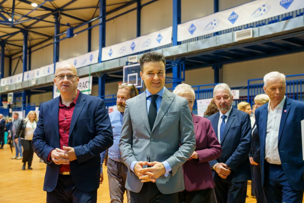 targi pracy 2025 zdjecia w hali osrodka sportu i rekreacji 24 z 51