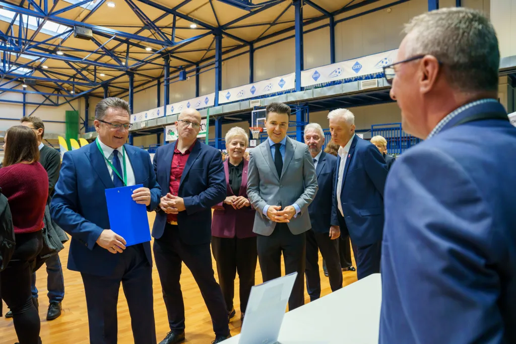 targi pracy 2025 zdjecia w hali osrodka sportu i rekreacji 25 z 51