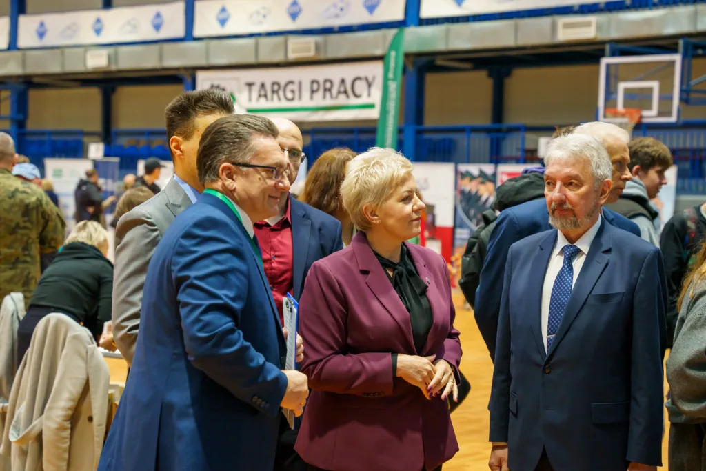 targi pracy 2025 zdjecia w hali osrodka sportu i rekreacji 27 z 51