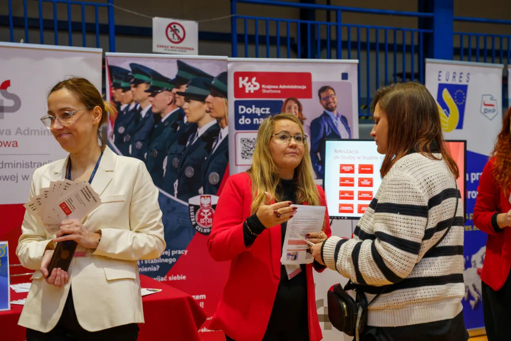 targi pracy 2025 zdjecia w hali osrodka sportu i rekreacji 39 z 51