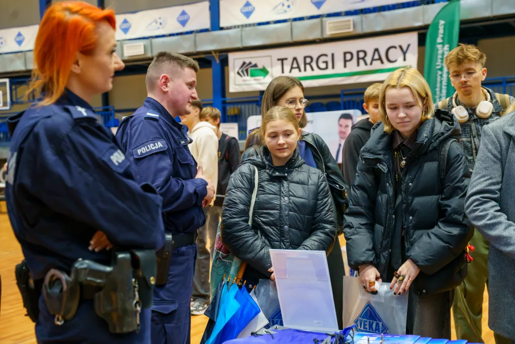 targi pracy 2025 zdjecia w hali osrodka sportu i rekreacji 41 z 51
