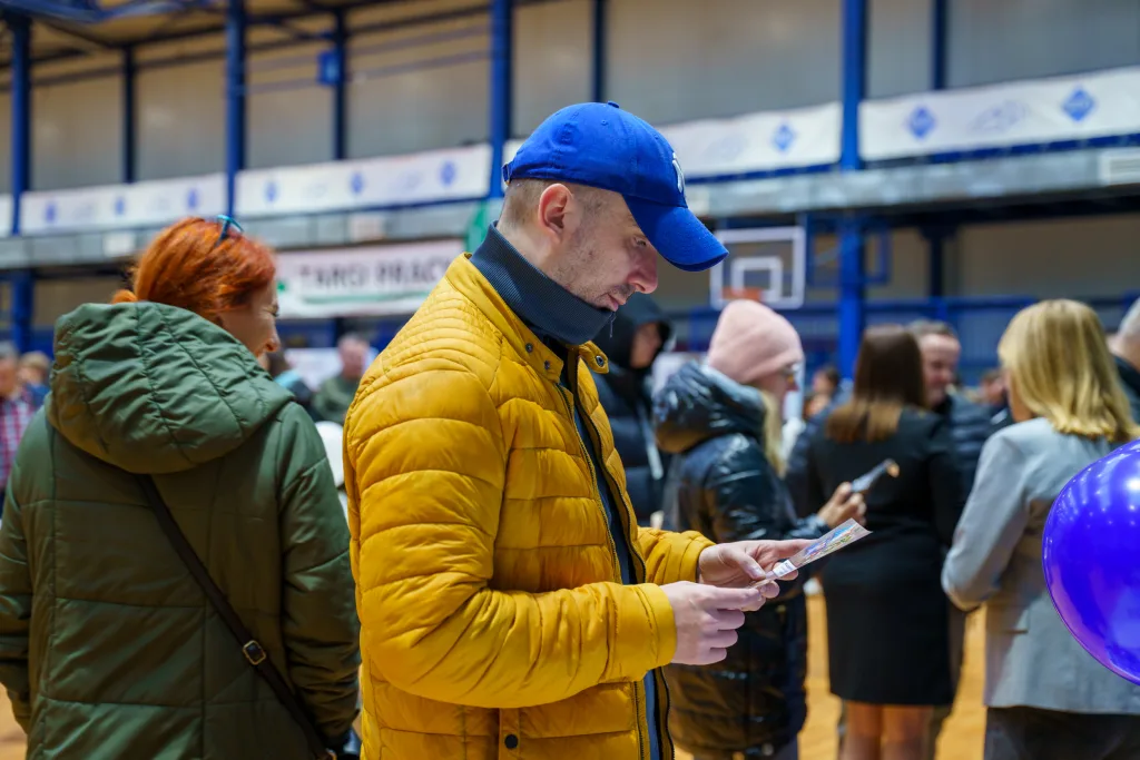 targi pracy 2025 zdjecia w hali osrodka sportu i rekreacji 43 z 51