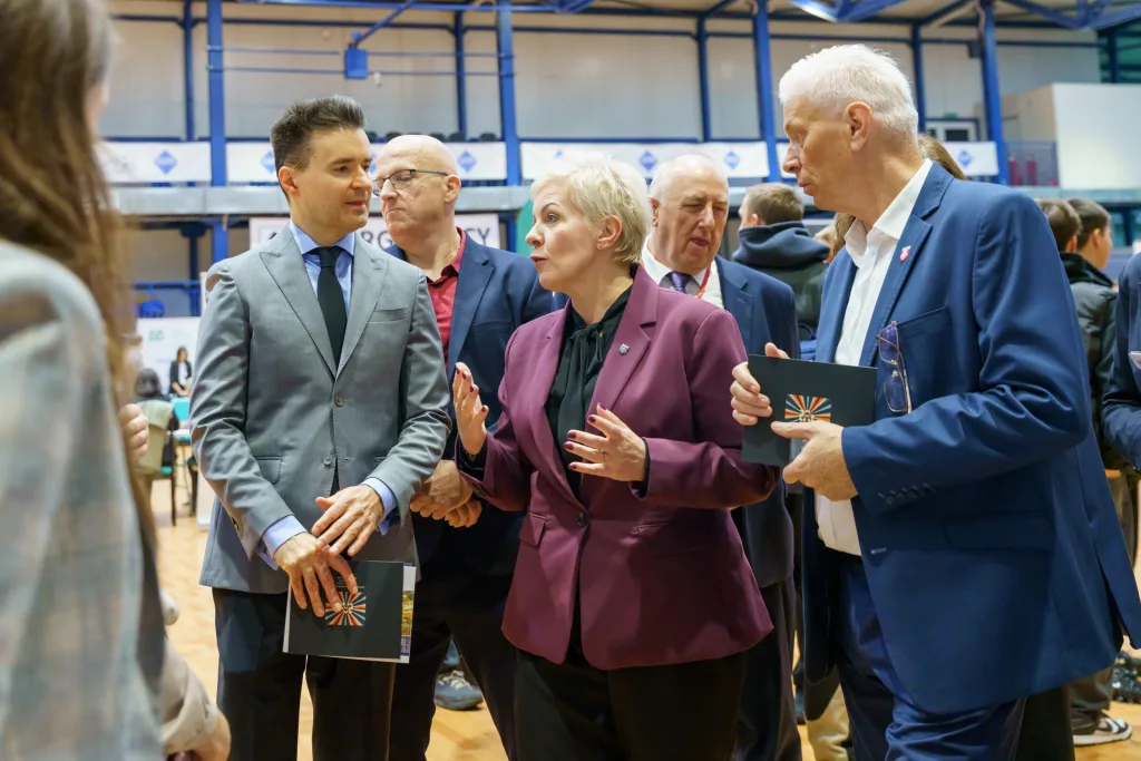 targi pracy 2025 zdjecia w hali osrodka sportu i rekreacji 46 z 51