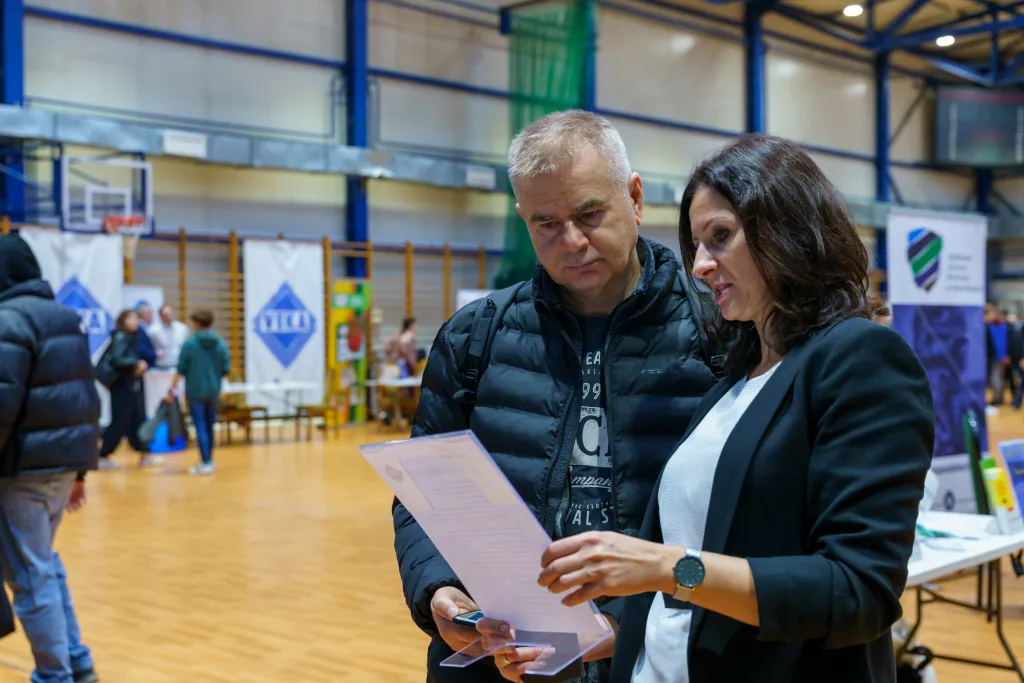targi pracy 2025 zdjecia w hali osrodka sportu i rekreacji 49 z 51