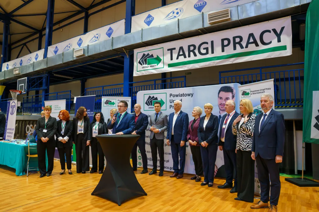 targi pracy 2025 zdjecia w hali osrodka sportu i rekreacji 9 z 51