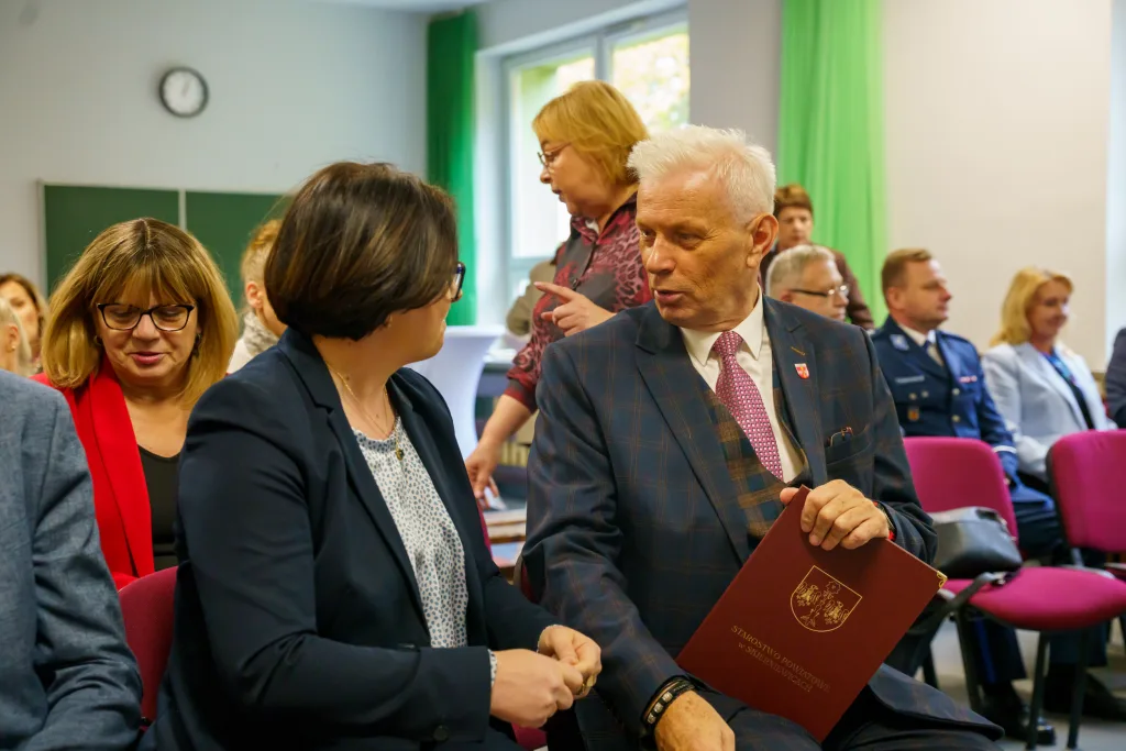 w powiecie podziekowano nauczycielom 10 z 53