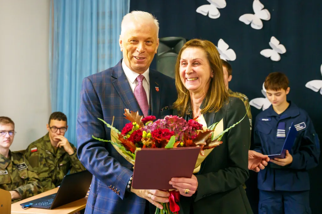 w powiecie podziekowano nauczycielom 25 z 53