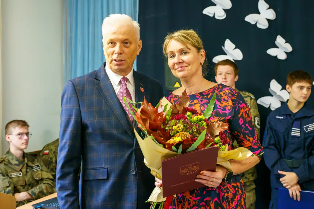 w powiecie podziekowano nauczycielom 26 z 53