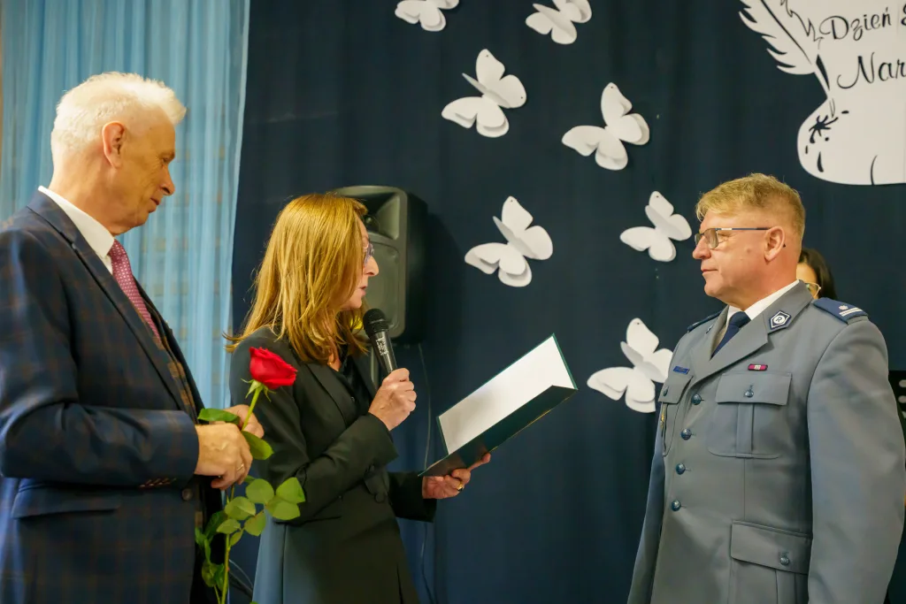 w powiecie podziekowano nauczycielom 34 z 53